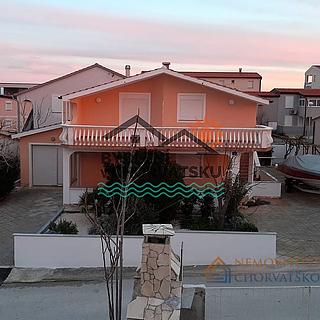 Prodej rodinného domu, 188m²