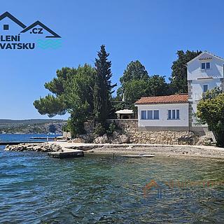 Prodej rodinného domu, 198m²