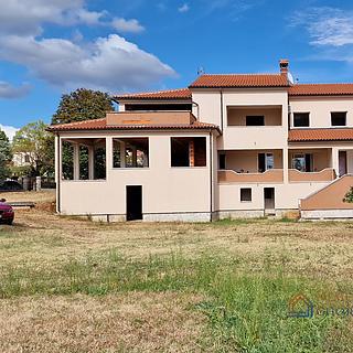 Prodej rodinného domu, 634m²