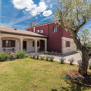 Prodej rodinného domu, 220m²