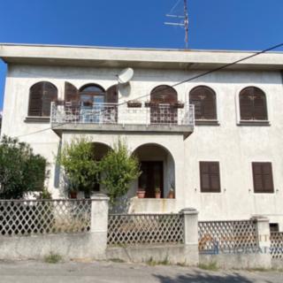 Prodej rodinného domu, 417m²