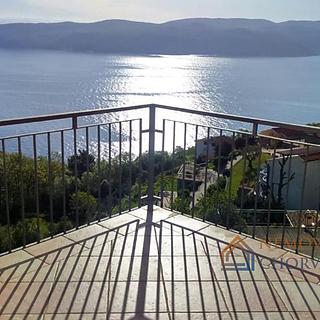 Prodej rodinného domu, 368m²