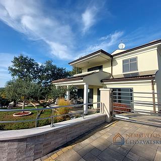 Prodej rodinného domu, 390m²