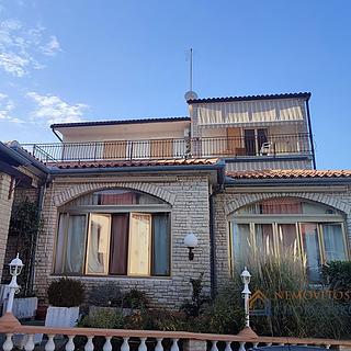 Prodej rodinného domu, 673m²