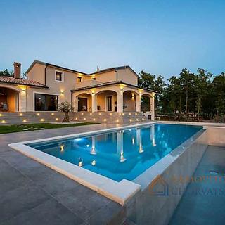 Prodej rodinného domu, 280m²