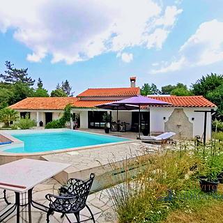 Prodej rodinného domu, 187m²