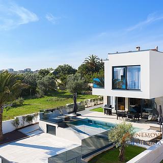 Prodej rodinného domu, 340m²