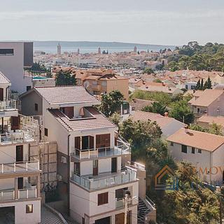 Prodej rodinného domu, 800m²