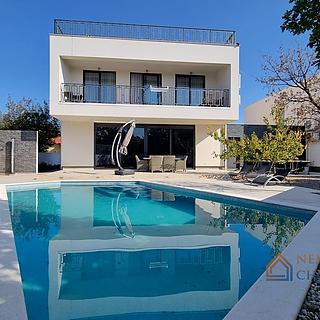 Prodej rodinného domu, 380m²