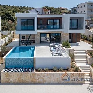 Prodej rodinného domu, 270m²