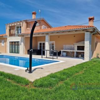 Prodej rodinného domu, 188m²