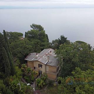 Prodej rodinného domu, 484m²