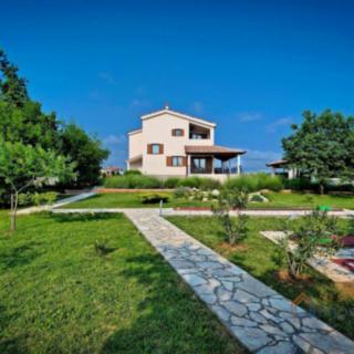 Prodej rodinného domu, 294m²