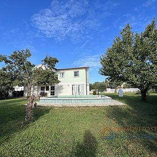 Prodej rodinného domu, 168m²