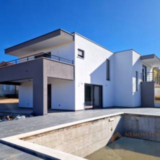 Prodej rodinného domu, 220m²