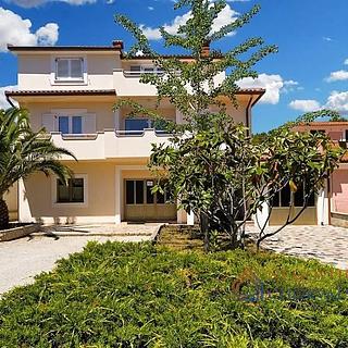 Prodej rodinného domu, 420m²