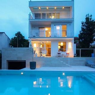 Prodej rodinného domu, 250m²