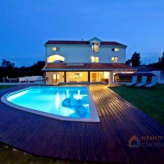 Prodej rodinného domu, 450m²