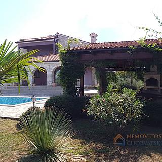 Prodej rodinného domu, 225m²