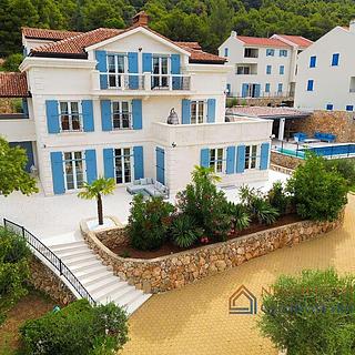 Prodej rodinného domu, 450m²