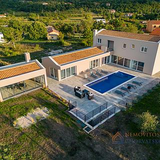 Prodej rodinného domu, 287m²