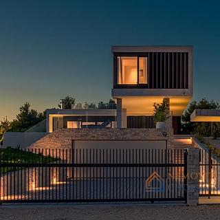 Prodej rodinného domu, 300m²