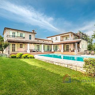 Prodej rodinného domu, 585m²