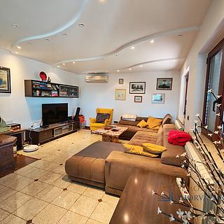 Prodej rodinného domu, 331m²