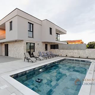 Prodej rodinného domu, 230m²