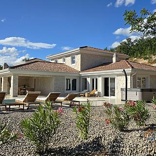 Prodej rodinného domu, 200m²