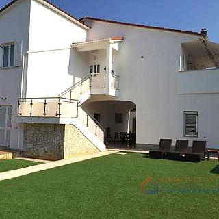 Prodej rodinného domu, 320m²