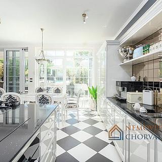 Prodej rodinného domu, 350m²