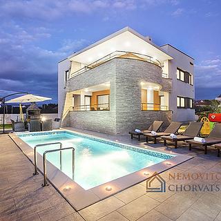 Prodej rodinného domu, 300m²