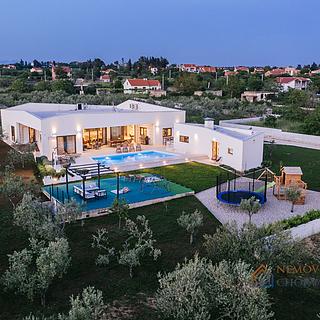 Prodej rodinného domu, 350m²