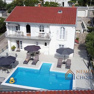 Prodej rodinného domu, 240m²