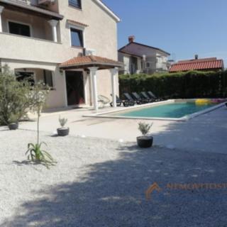 Prodej rodinného domu, 320m²