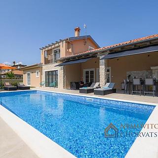 Prodej rodinného domu, 188m²