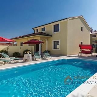 Prodej rodinného domu, 194m²