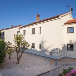 Prodej rodinného domu, 220m²