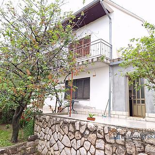 Prodej rodinného domu, 180m²