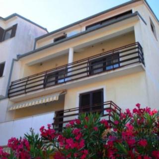 Prodej rodinného domu, 424m²