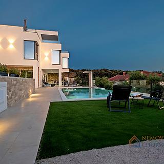 Prodej rodinného domu, 230m²