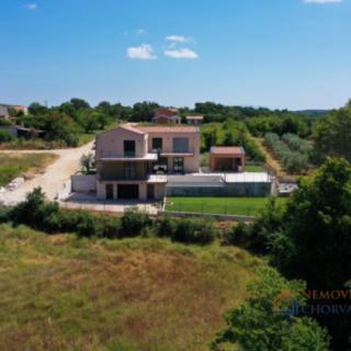 Prodej rodinného domu, 377m²