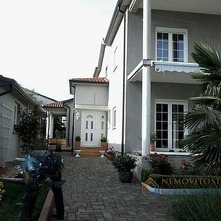 Prodej rodinného domu, 320m²