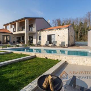 Prodej rodinného domu, 300m²