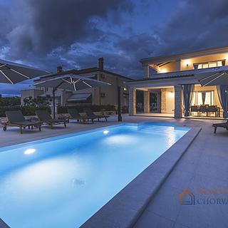 Prodej rodinného domu, 210m²