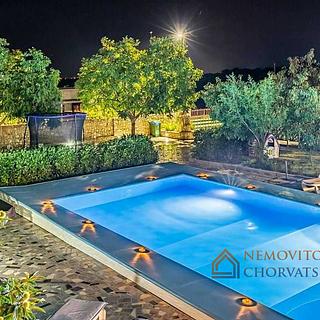 Prodej rodinného domu, 200m²