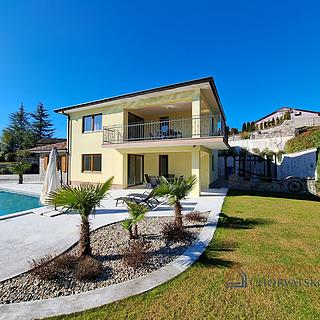 Pronájem rodinného domu, 400m²