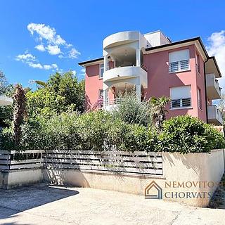 Prodej rodinného domu, 435m²