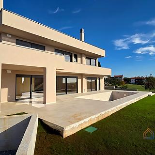 Prodej rodinného domu, 251m²